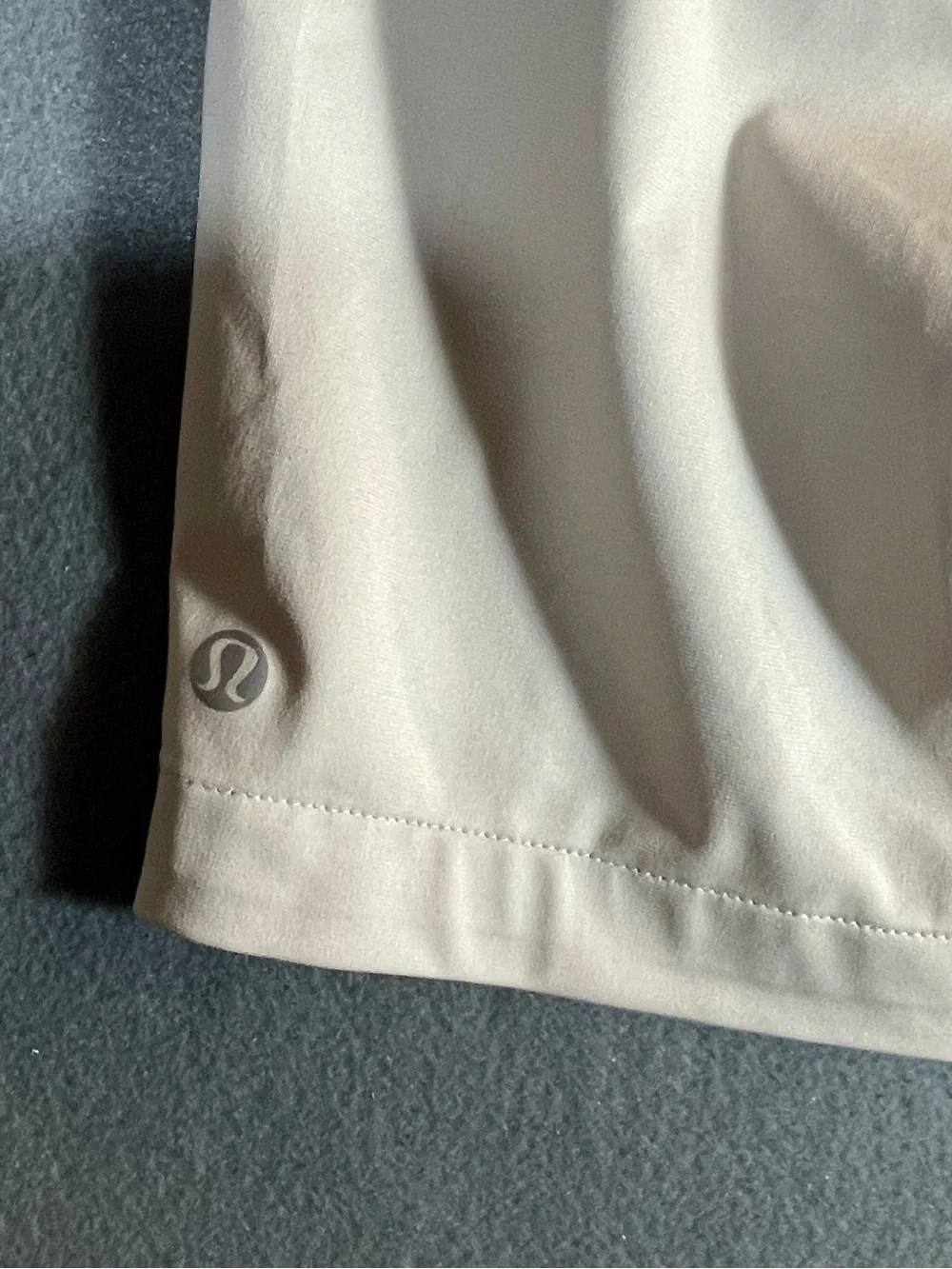 Lululemon Womens Club Golf Shorts Stone Tan Flat Front Tailored Seams Bermuda